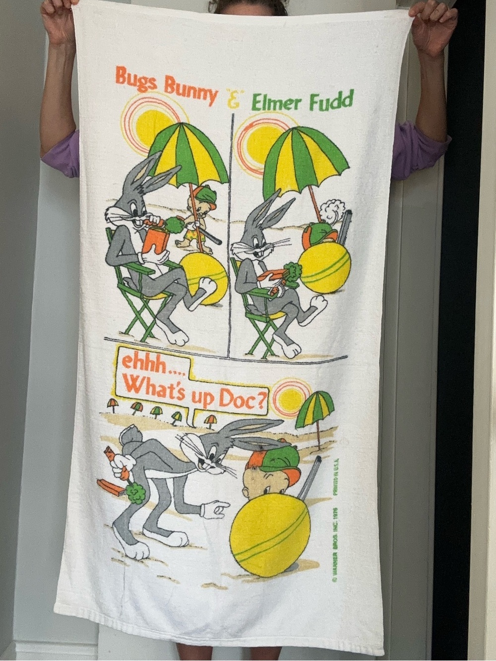 Vintage 1978 Bugs Bunny & Elmer Fudd Beach Towel - White with Yellow & Green